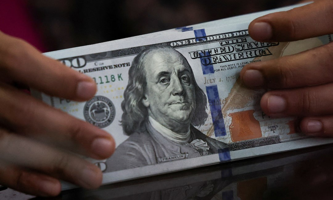 Dollar Edges Up Slightly Against Dong – International Edition (English)