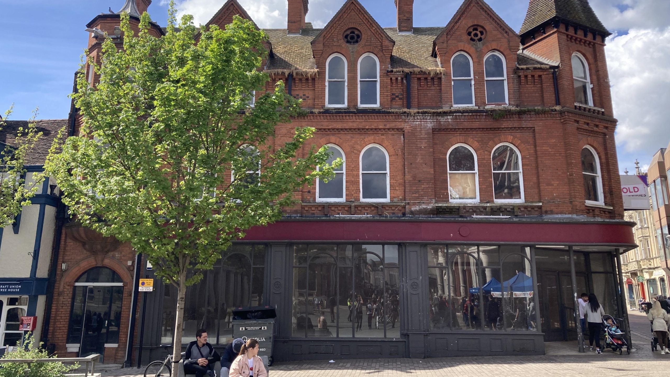 Coffee Chain Leads the Way: First to Transform Vacant Store