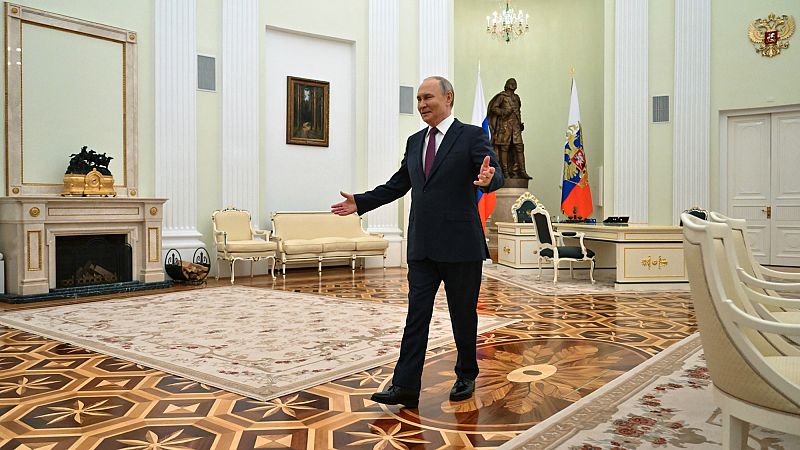 Will Trump Meet Putin When Putin Is Eager to Connect?