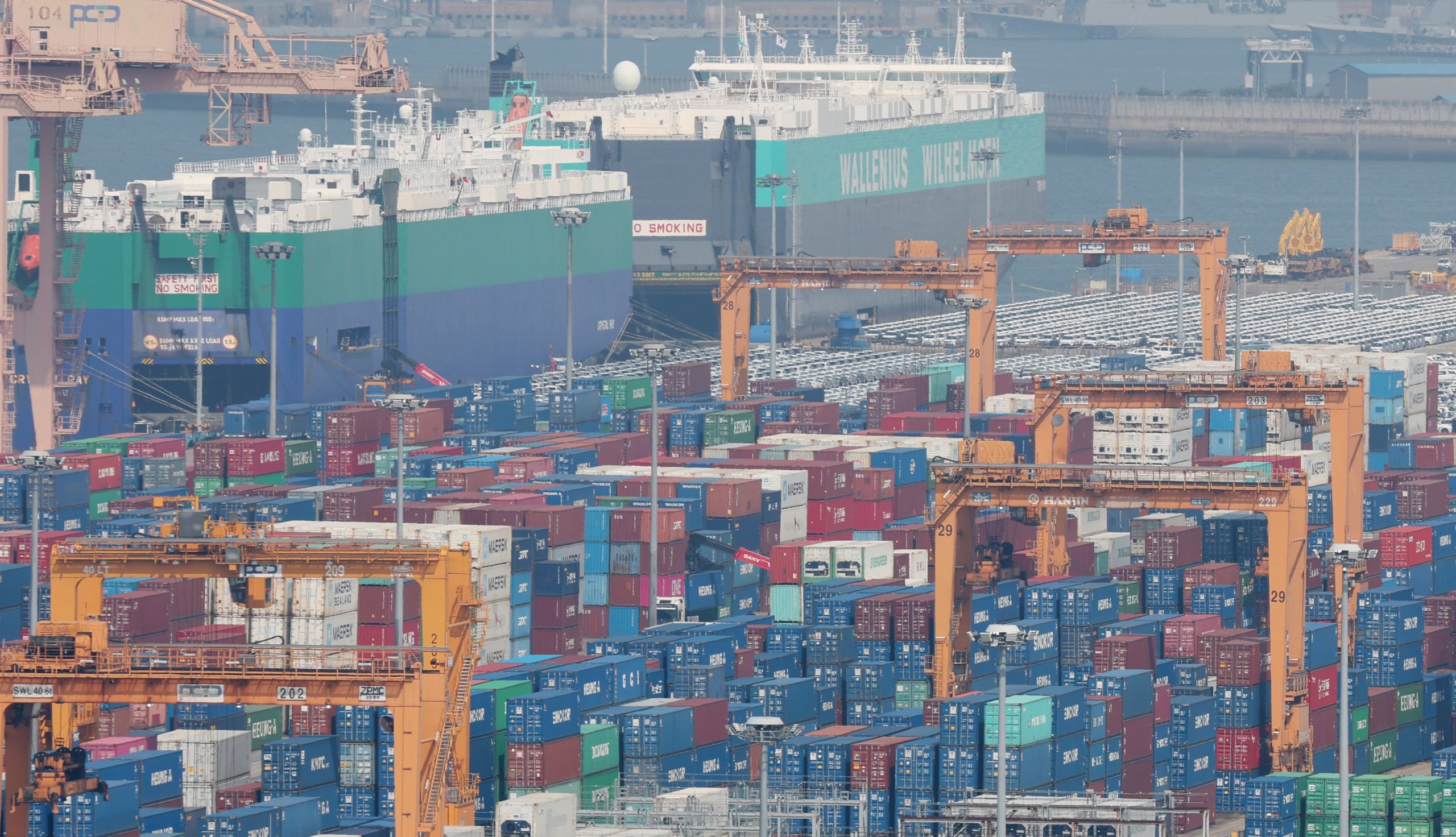 Editorial: Save South Korea’s Economy With Reform, Not Populism