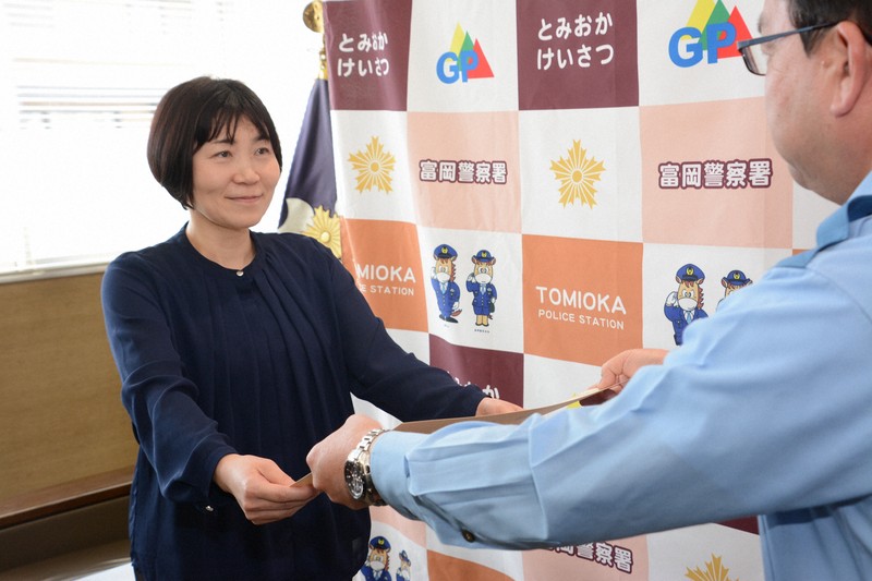 ‘98% Suspicious”: Bank Employee Thwarts $900 Romance Scam, Saves Man in Japan